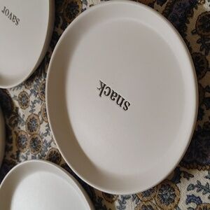 NIB Santa Barbara Design Studio 4 Luncheon Plates w Description